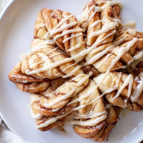 Golden-baked Cinnamon Roll Pull-Apart Snowflake, drizzled with sweet icing, perfect for a cozy winter brunch.